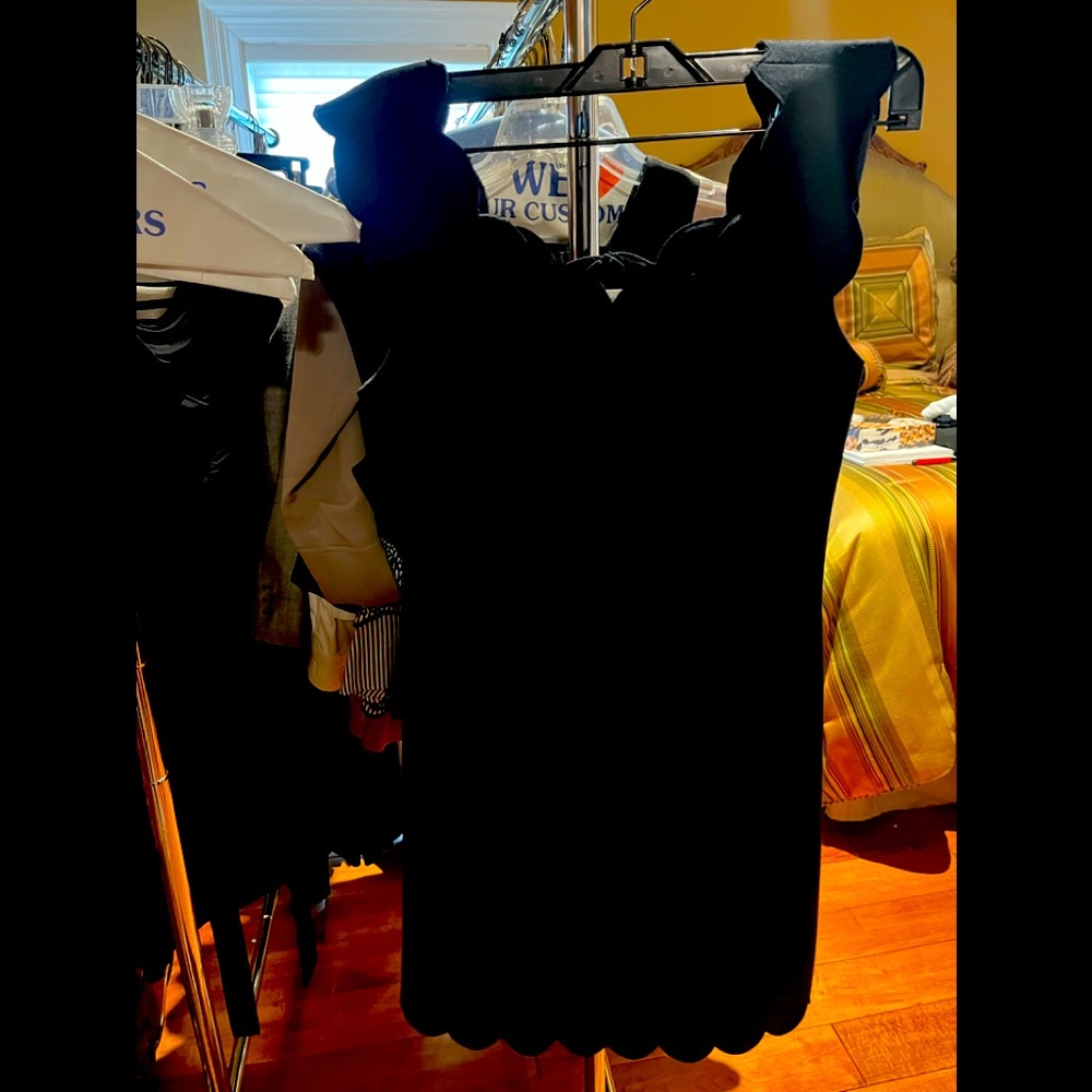 Bailey scalloped black dress / so beautiful